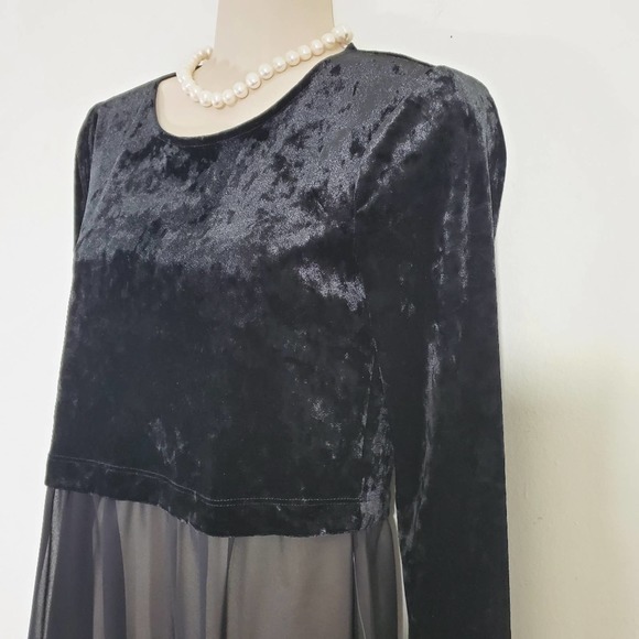 NWT BCBG | BCBGENERATION BLACK VELVET CONTRAST HEM SHEER BLOUSE WOMEN'S XXS - Picture 3 of 11